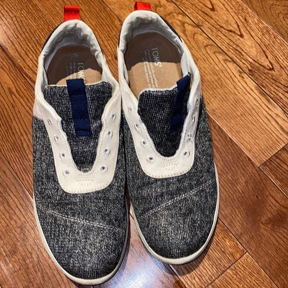 Toms comfy sneakers  size 10 - Picture 3 of 13